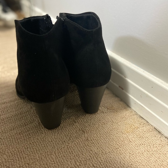 Old navy black ankle booties - Picture 5 of 9